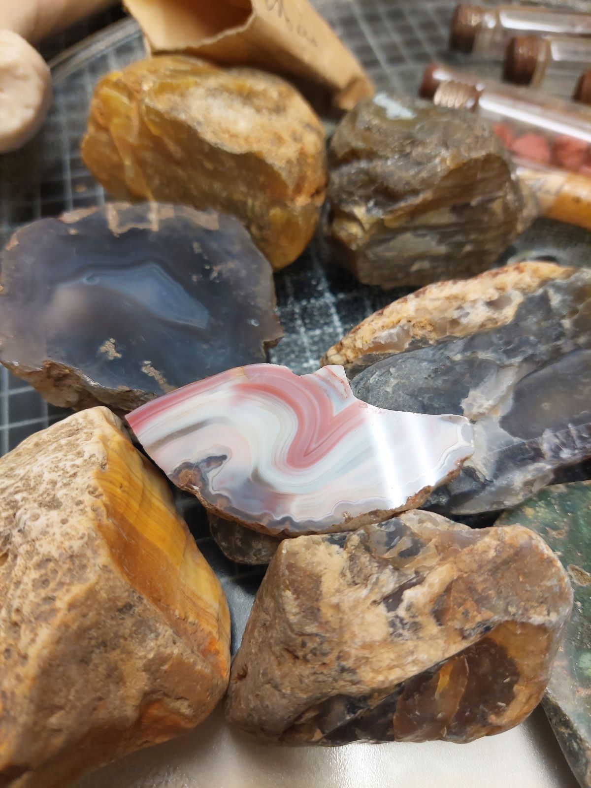 Auction agates